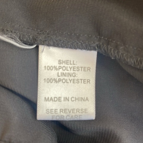 Scalloped Cut-out lace Top - Picture 7 of 8